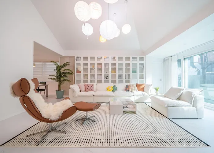 Hongdae#hapjeong Station 7 Minutes #room7 #imagined Mansion #spacious Living Room#large Room#exclusive Use#designer * Seul