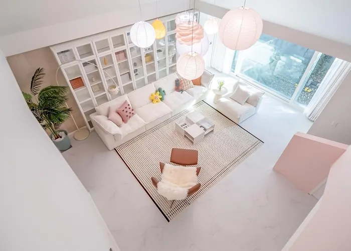 Villa Hongdae#hapjeong Station 7 Minutes #room7 #imagined Mansion #spacious Living Room#large Room#exclusive Use#designer Seul
