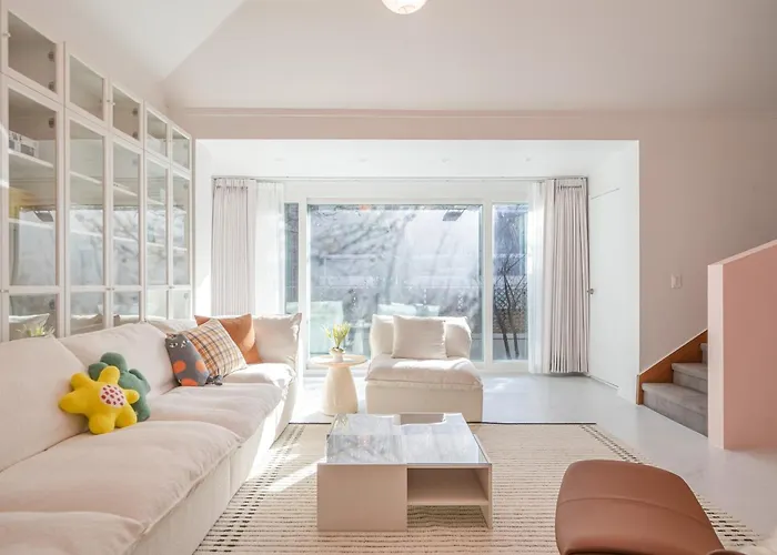Hongdae#hapjeong Station 7 Minutes #room7 #imagined Mansion #spacious Living Room#large Room#exclusive Use#designer