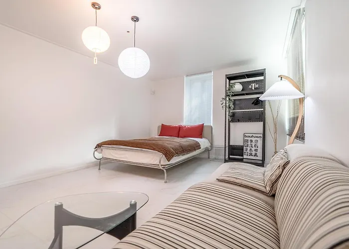 Villa Hongdae#hapjeong Station 7 Minutes #room7 #imagined Mansion #spacious Living Room#large Room#exclusive Use#designer Seul