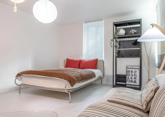 Hongdae#hapjeong Station 7 Minutes #room7 #imagined Mansion #spacious Living Room#large Room#exclusive Use#designer * Seul