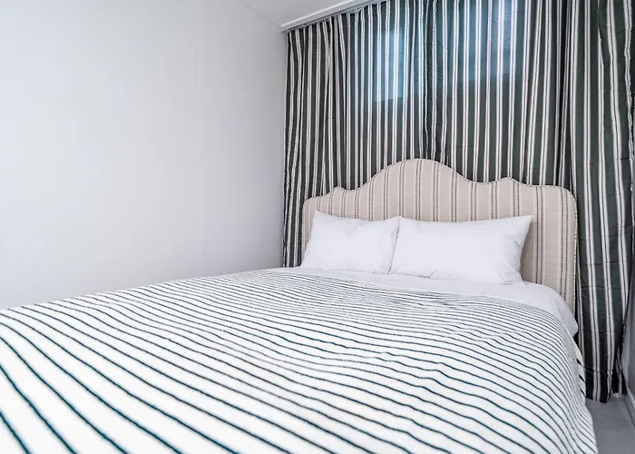 Villa Hongdae#hapjeong Station 7 Minutes #room7 #imagined Mansion #spacious Living Room#large Room#exclusive Use#designer